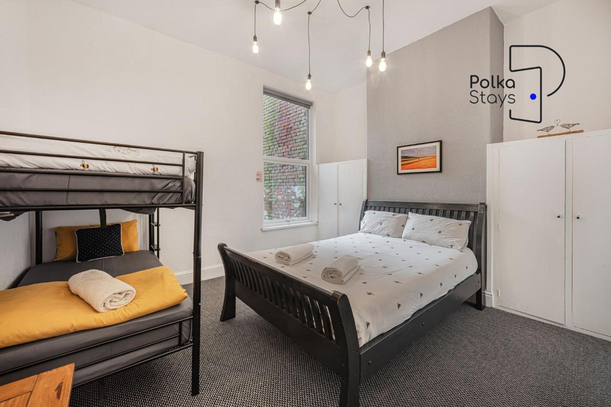 Polkadot Winter Gardens - Large Modern Apartments In Blackpool By Polkastays מראה חיצוני תמונה