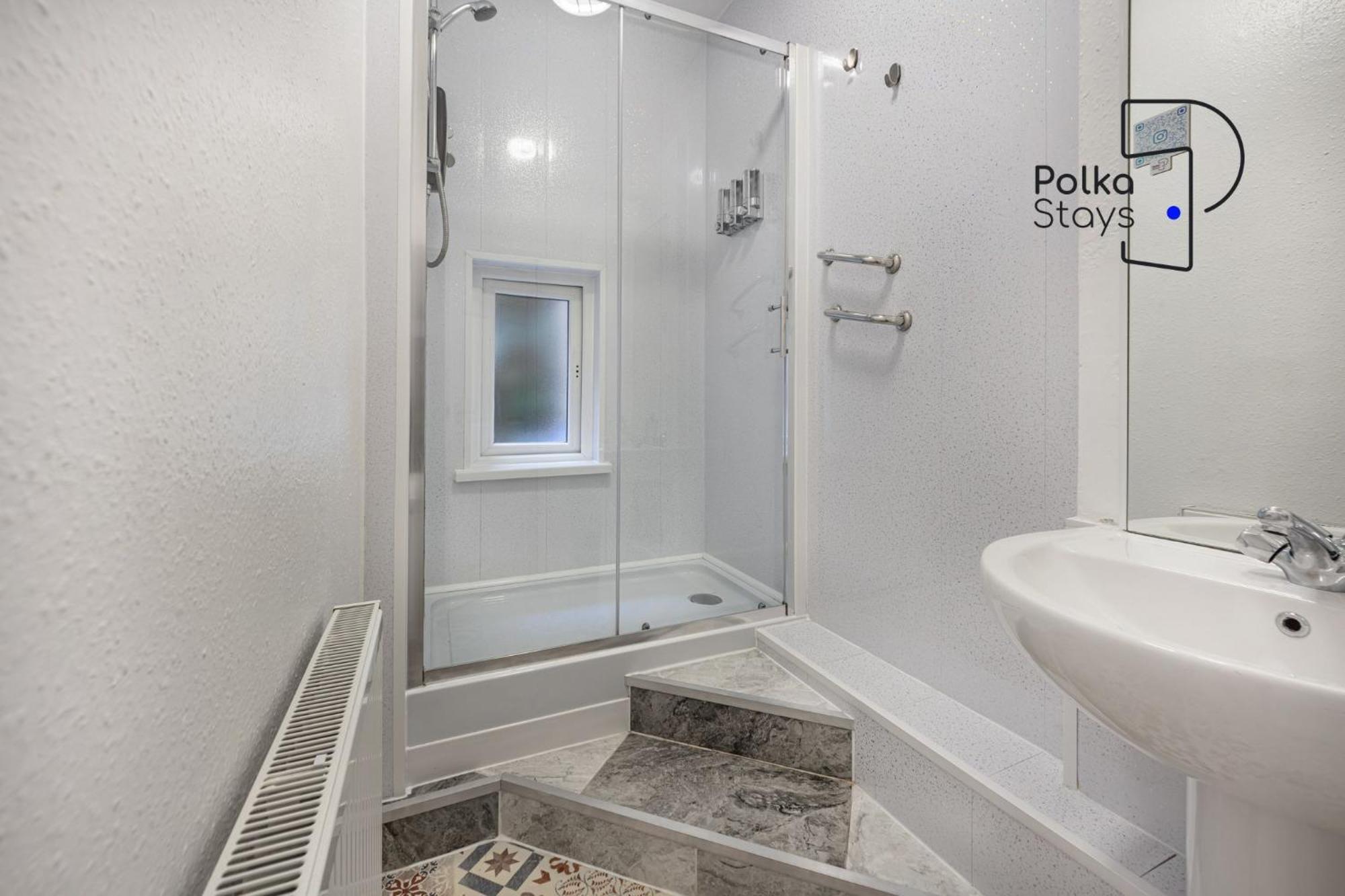 Polkadot Winter Gardens - Large Modern Apartments In Blackpool By Polkastays מראה חיצוני תמונה